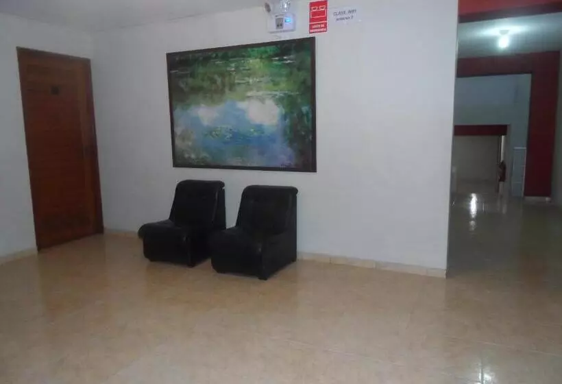 هاستل Antares Inn