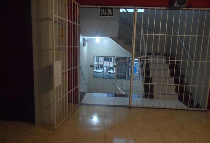 호스텔 Antares Inn