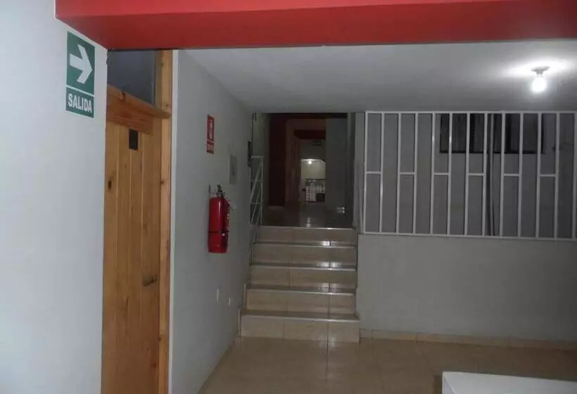 هاستل Antares Inn