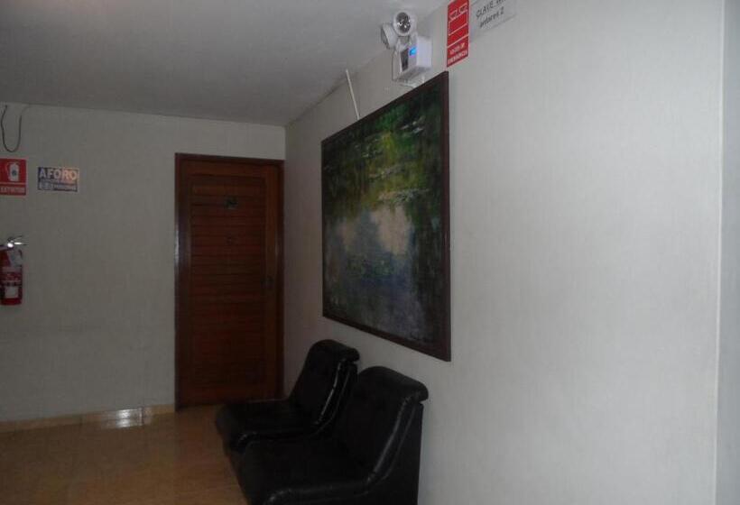 호스텔 Antares Inn