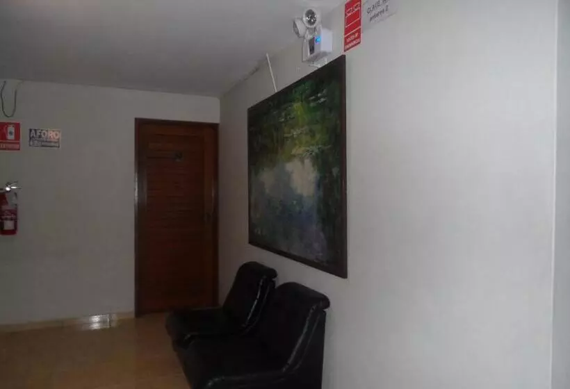 هاستل Antares Inn