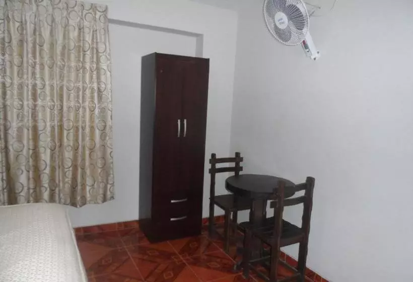 هاستل Antares Inn