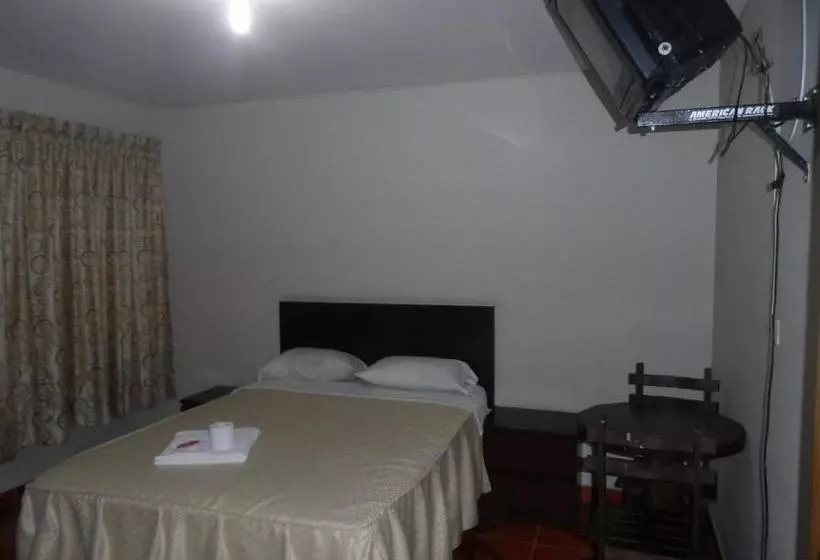 هاستل Antares Inn