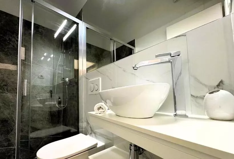 پانسیون Apartments & Rooms Artemus Belveder