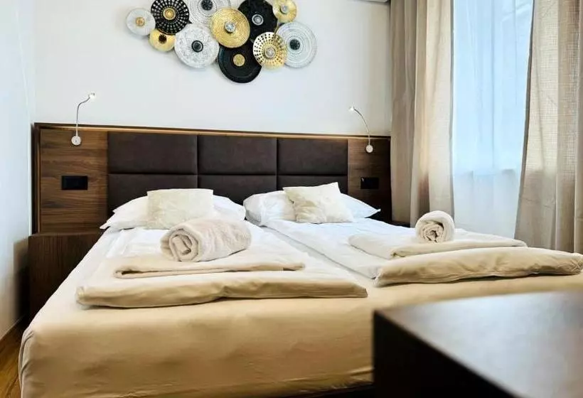 پانسیون Apartments & Rooms Artemus Belveder