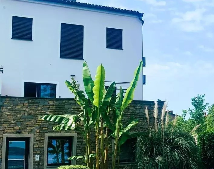 پانسیون Apartments & Rooms Artemus Belveder