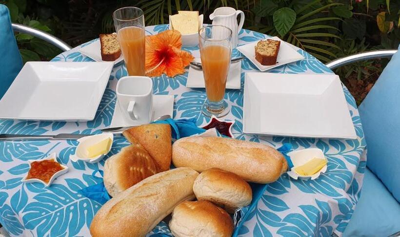 پانسیون & Apartments Chez Hiva