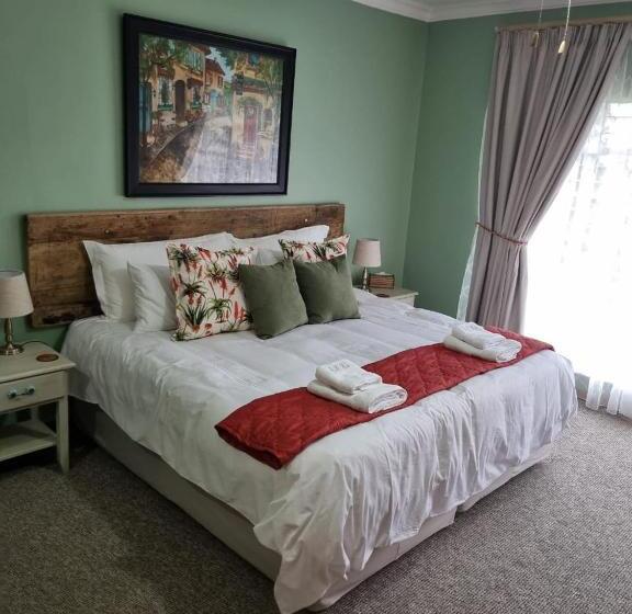 פנסיון Longtom Farm Guesthouse