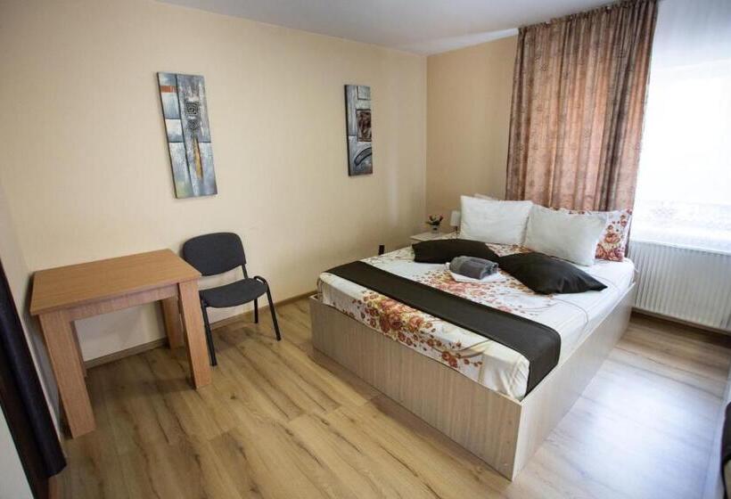 پانسیون Daddy House