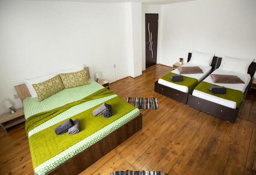 پانسیون Daddy House