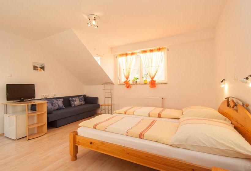 فندق صغير Lug Ins Land