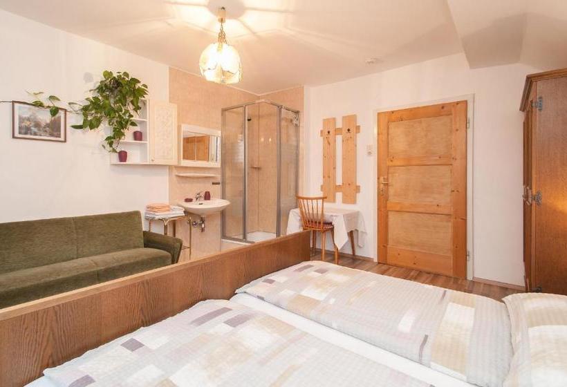 فندق صغير Lug Ins Land