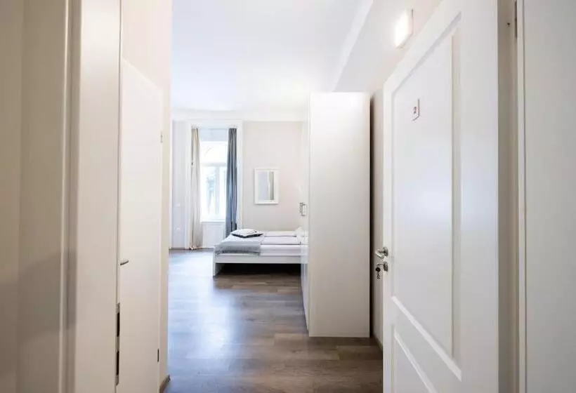 ペンション 4flats