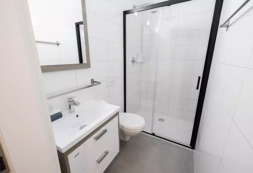 ペンション 4flats