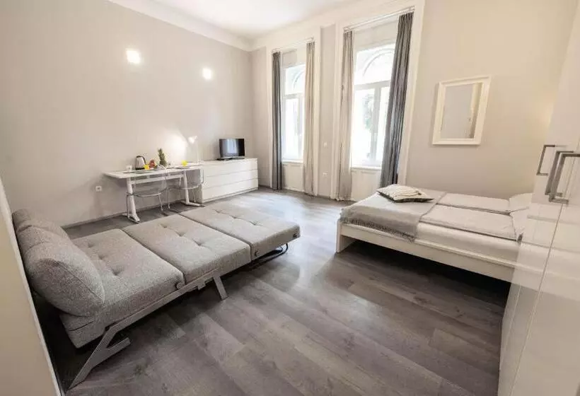 ペンション 4flats