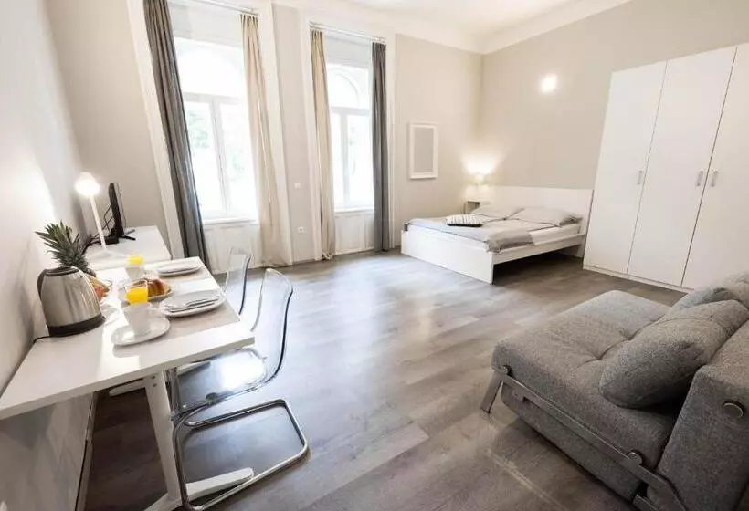 ペンション 4flats