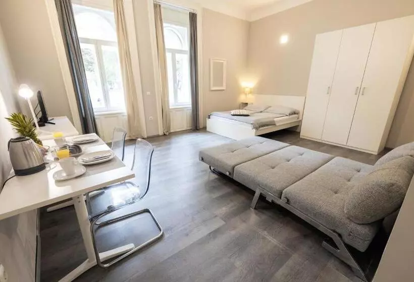 ペンション 4flats