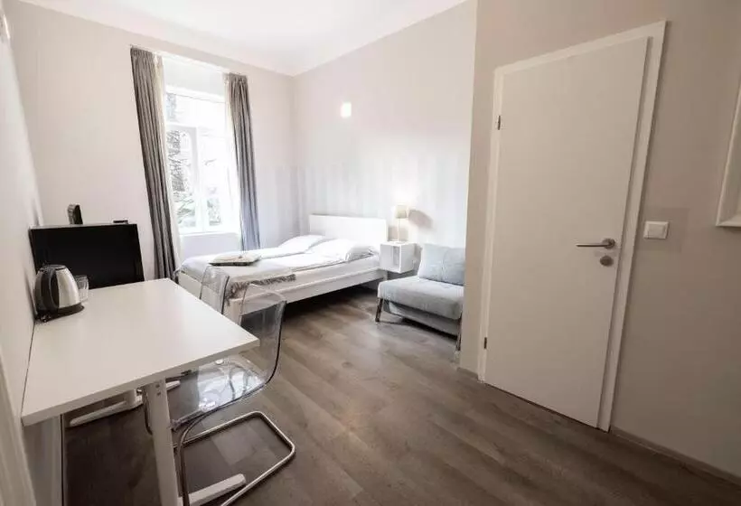 ペンション 4flats