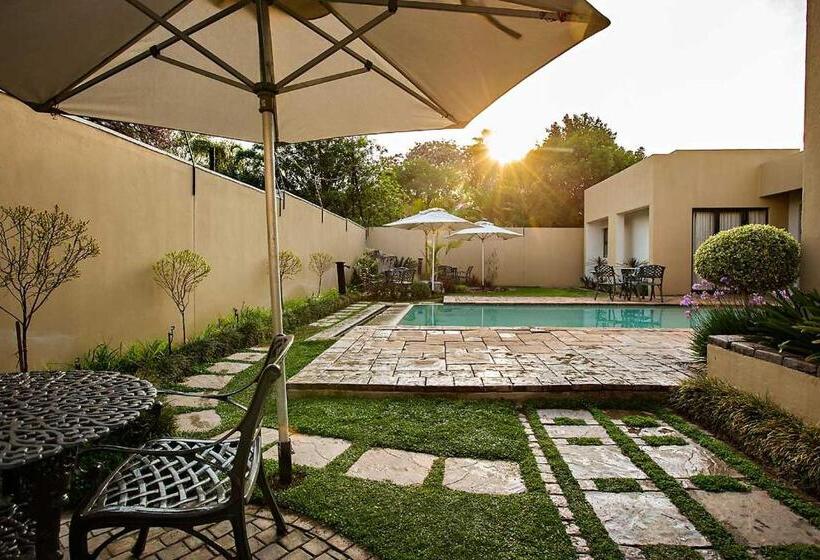 פנסיון Mavuta Manor