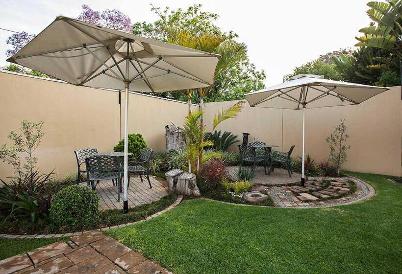 פנסיון Mavuta Manor