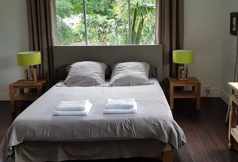 تختخواب و صبحانه Habitation Villa Les Cassias