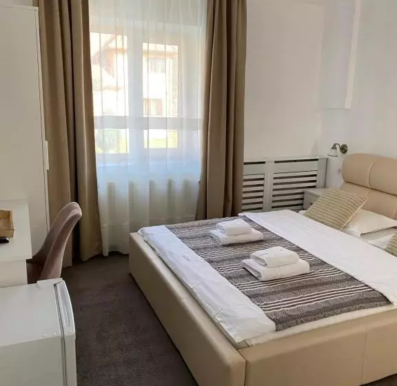 ペンション Guest House Piatra Craiului