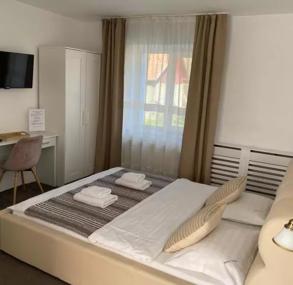 ペンション Guest House Piatra Craiului