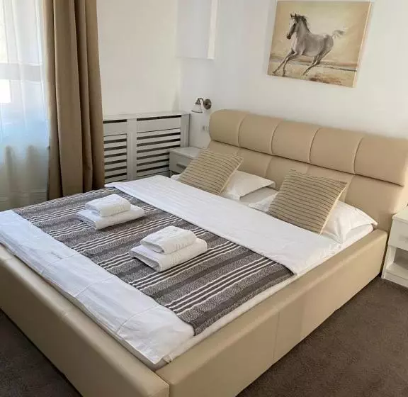 ペンション Guest House Piatra Craiului