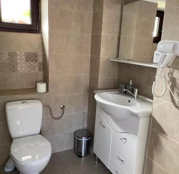 ペンション Guest House Piatra Craiului