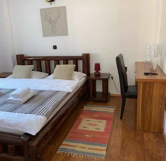 ペンション Guest House Piatra Craiului