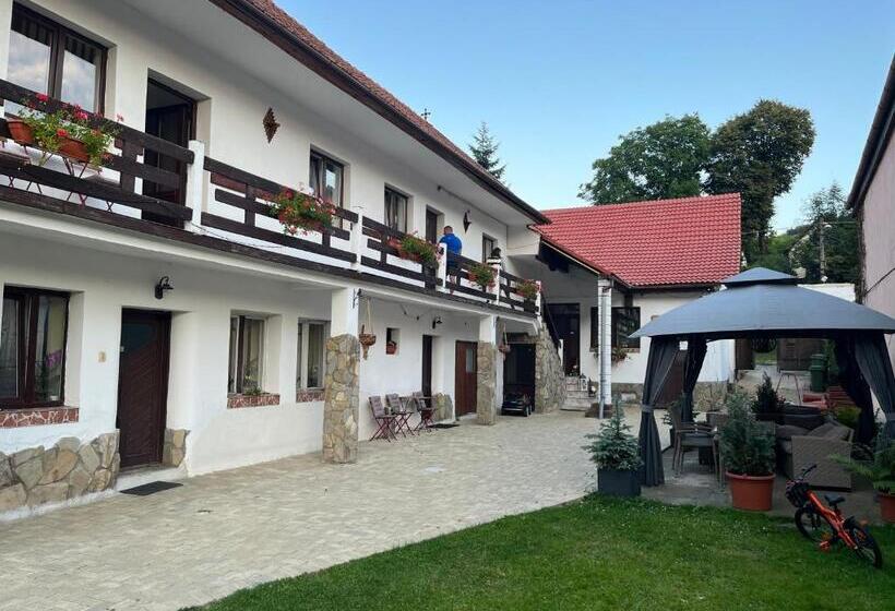پانسیون Guest House Piatra Craiului