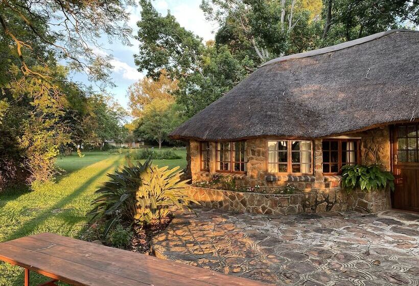 בית מלון כפרי Waterberg Cottages, Private Game Reserve