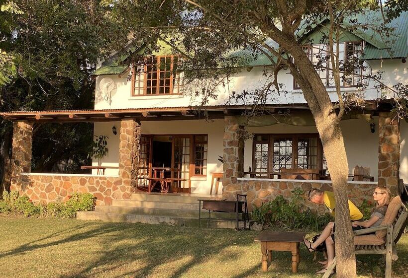 בית מלון כפרי Waterberg Cottages, Private Game Reserve