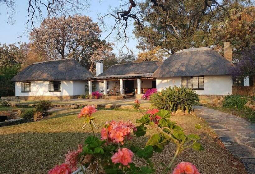 בית מלון כפרי Waterberg Cottages, Private Game Reserve