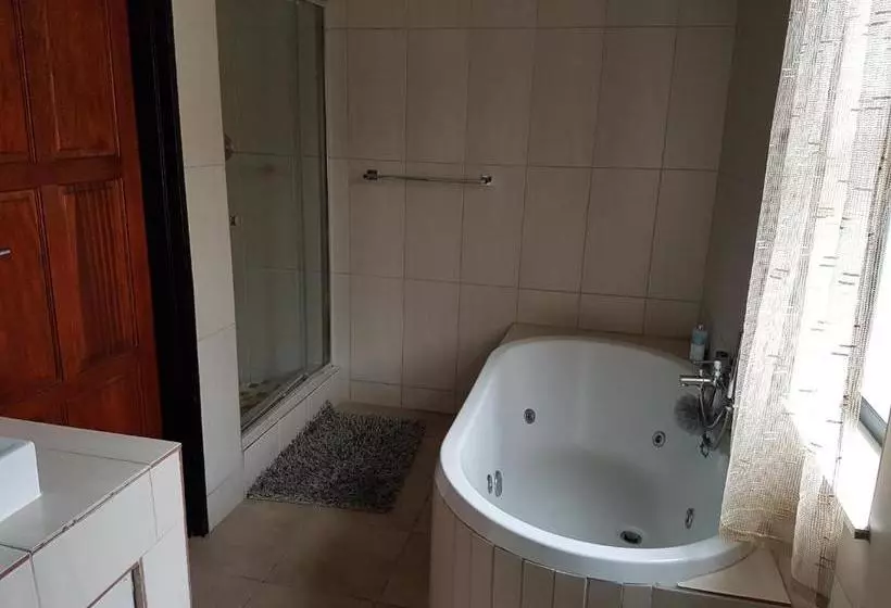 پانسیون A Contempo Guesthouse