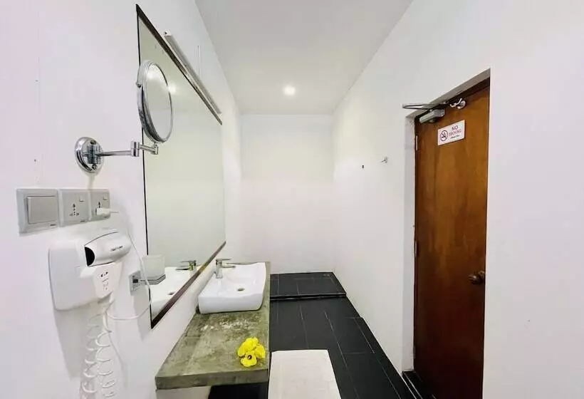 پانسیون Madi Finolhu Guesthouse