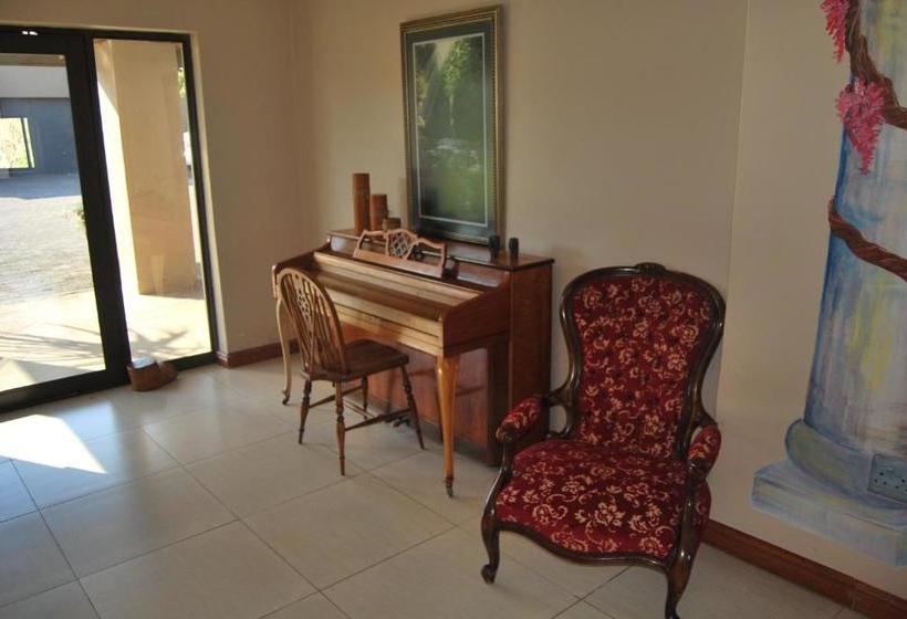 פנסיון 15 Witpeer Street Guesthouse