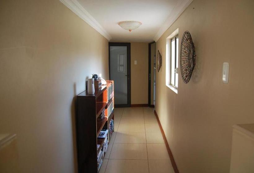 פנסיון 15 Witpeer Street Guesthouse