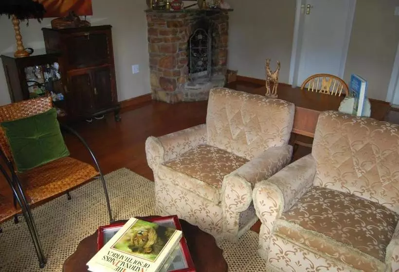 Majatalo 15 Witpeer Street Guesthouse