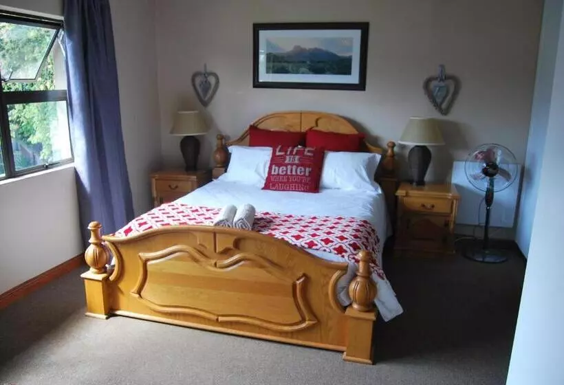 Majatalo 15 Witpeer Street Guesthouse