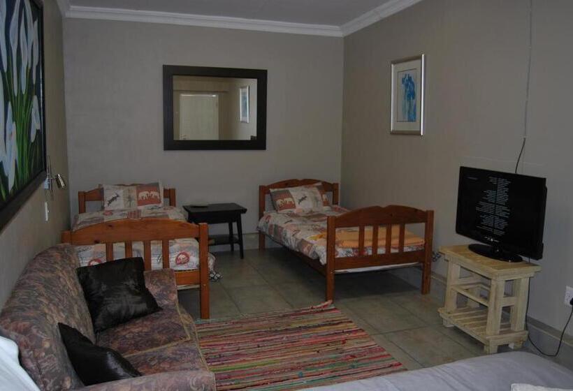 פנסיון 15 Witpeer Street Guesthouse