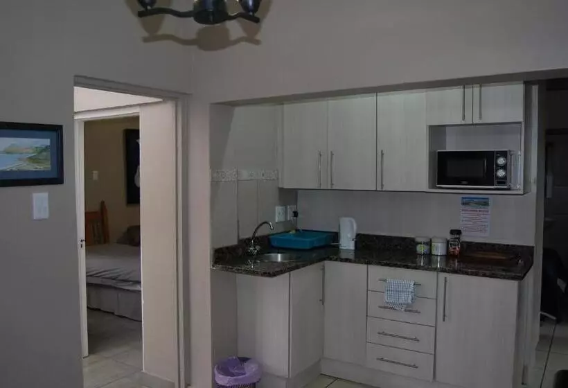 Majatalo 15 Witpeer Street Guesthouse