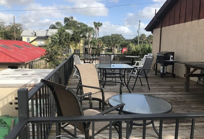 הוסטל Economy Inn Historic District