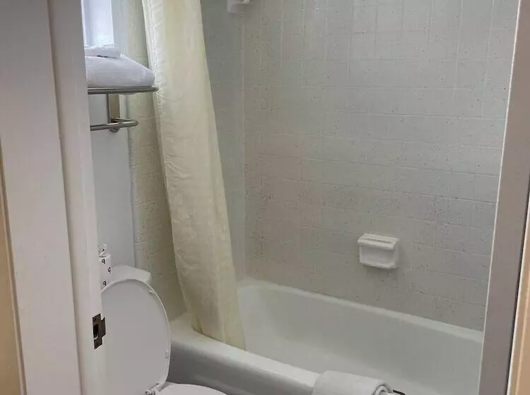 Retkeilymaja Economy Inn Historic District