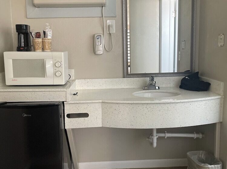 הוסטל Economy Inn Historic District