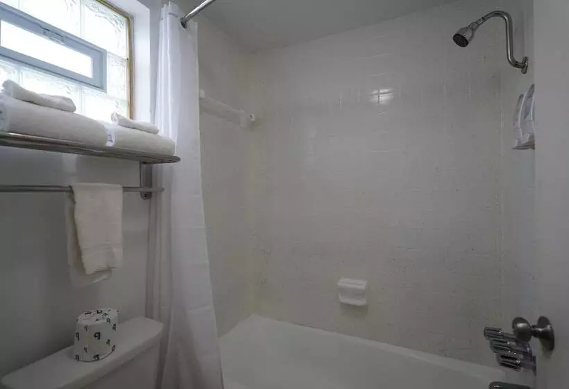 Retkeilymaja Economy Inn Historic District