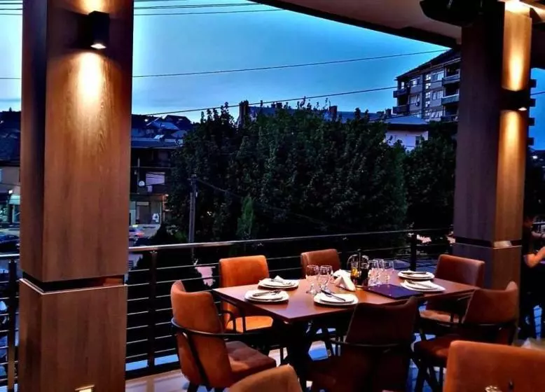 پانسیون Villa Radica