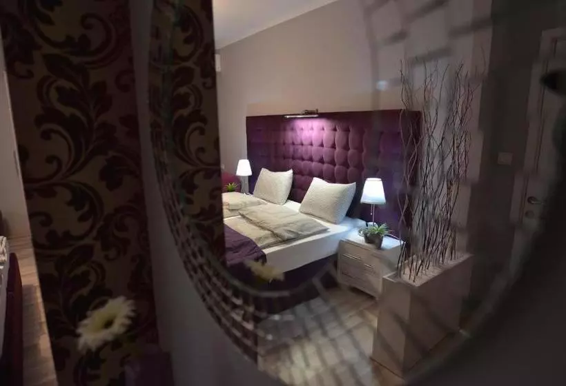 پانسیون Villa Radica