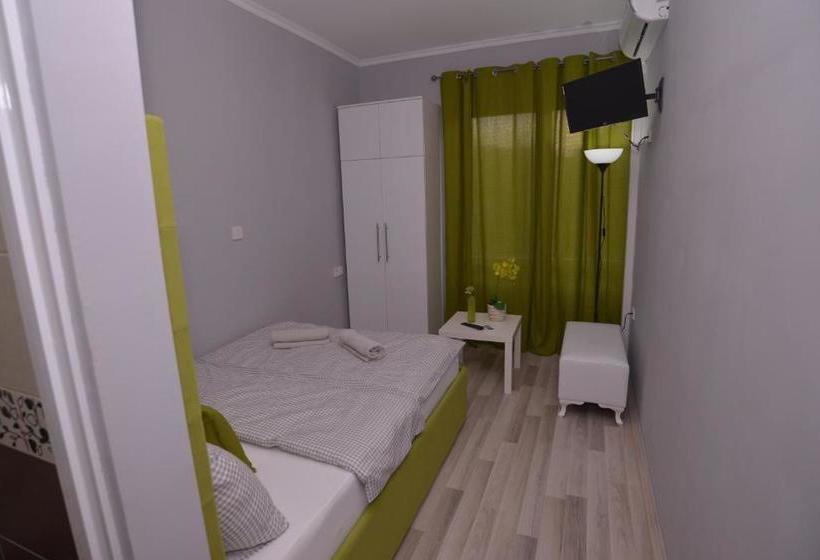 پانسیون Villa Radica