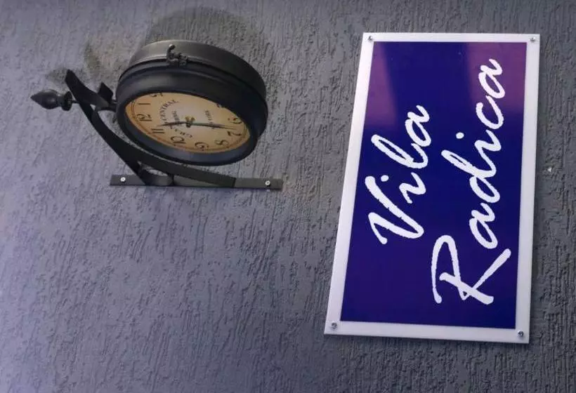 پانسیون Villa Radica